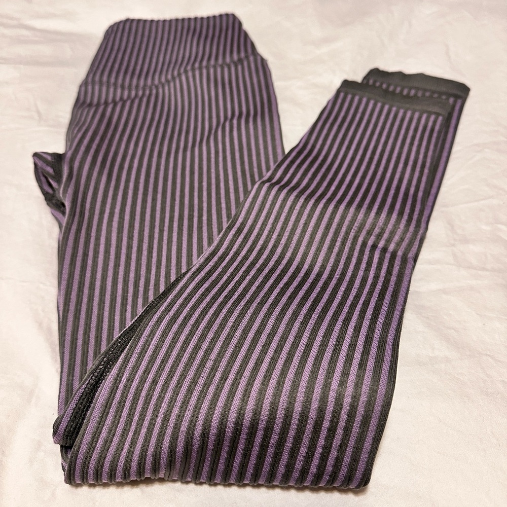 Fabletics striped textured seamless leggings. Size Small Never worn.